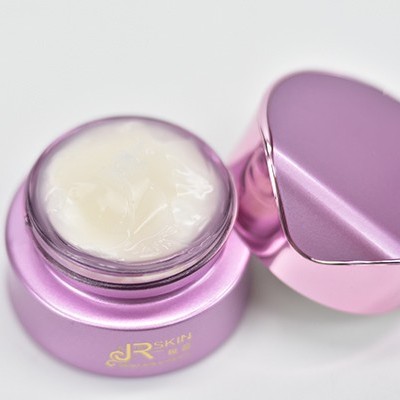 護(hù)膚品廠家:誰(shuí)說(shuō)歲月只能是把殺豬刀！