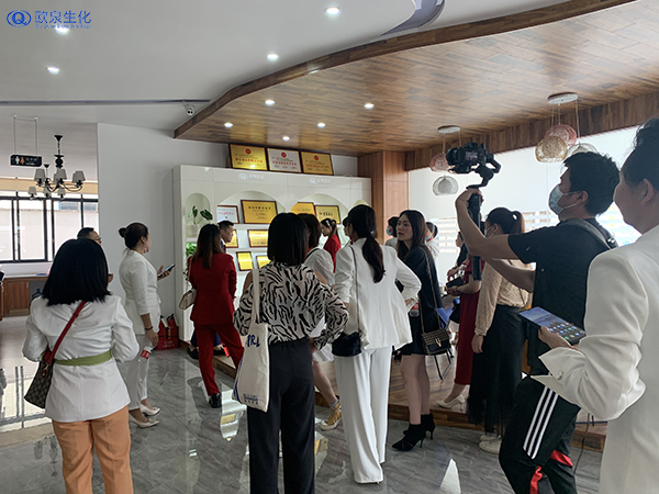 客戶團(tuán)隊參觀歐泉工廠-歐泉生化